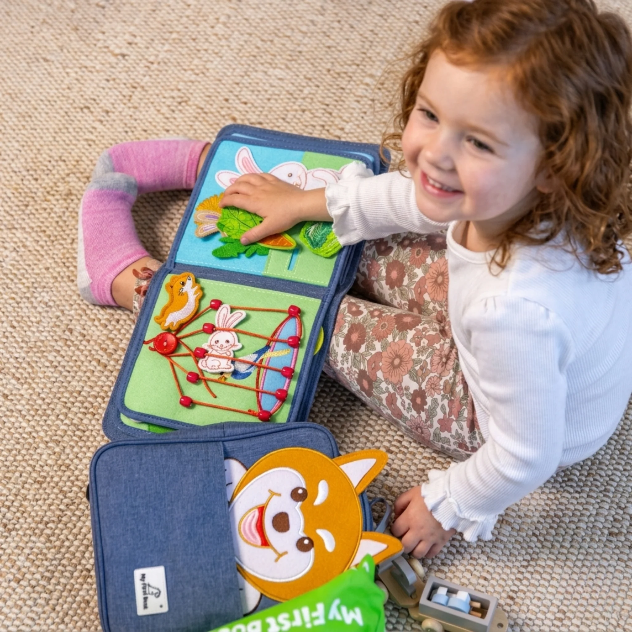 Libro montessori con mochila mascotas - Imagen 2